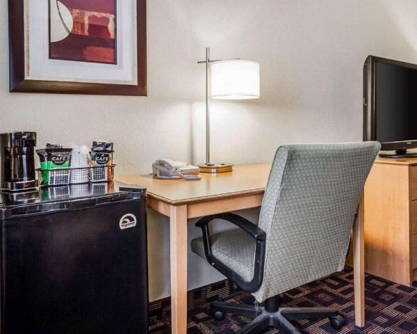 Quality Inn & Suites Des Moines Airport image 14