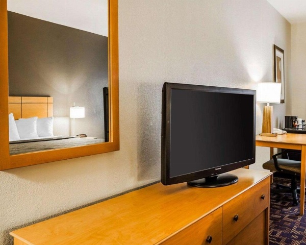 Quality Inn & Suites Des Moines Airport image 17