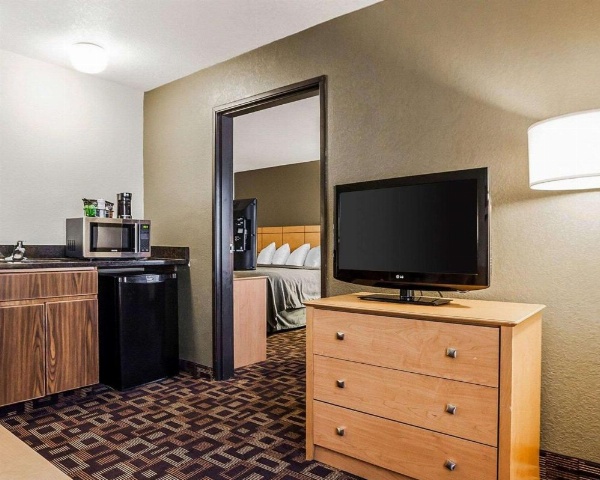 Quality Inn & Suites Des Moines Airport image 18