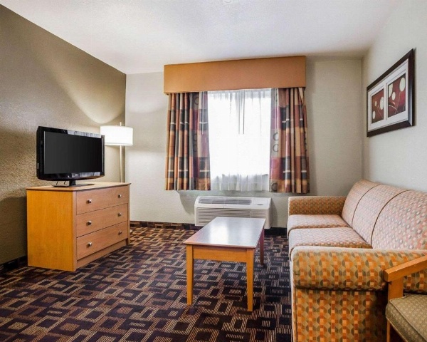 Quality Inn & Suites Des Moines Airport image 20