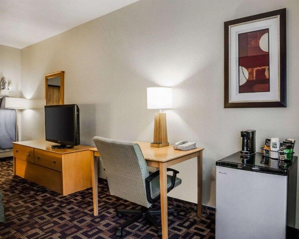 Quality Inn & Suites Des Moines Airport image 24