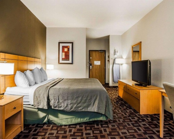Quality Inn & Suites Des Moines Airport image 25