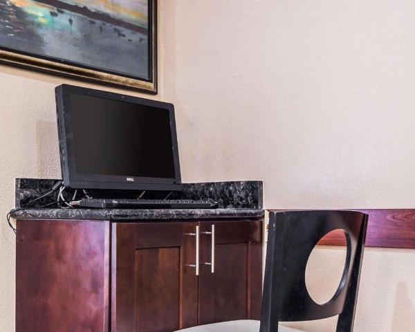 Quality Inn & Suites Des Moines Airport image 28