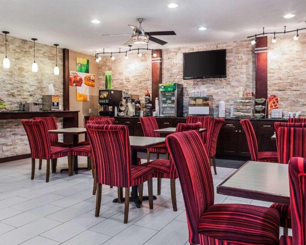 Quality Inn & Suites Des Moines Airport image 29