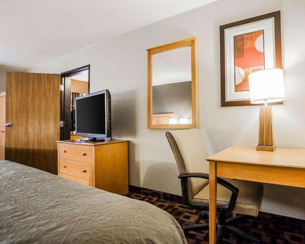 Quality Inn & Suites Des Moines Airport image 6